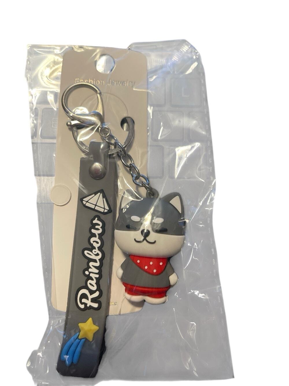 HUSKY DOG KEYCHAIN WITH WRIST BAND IN GRAY